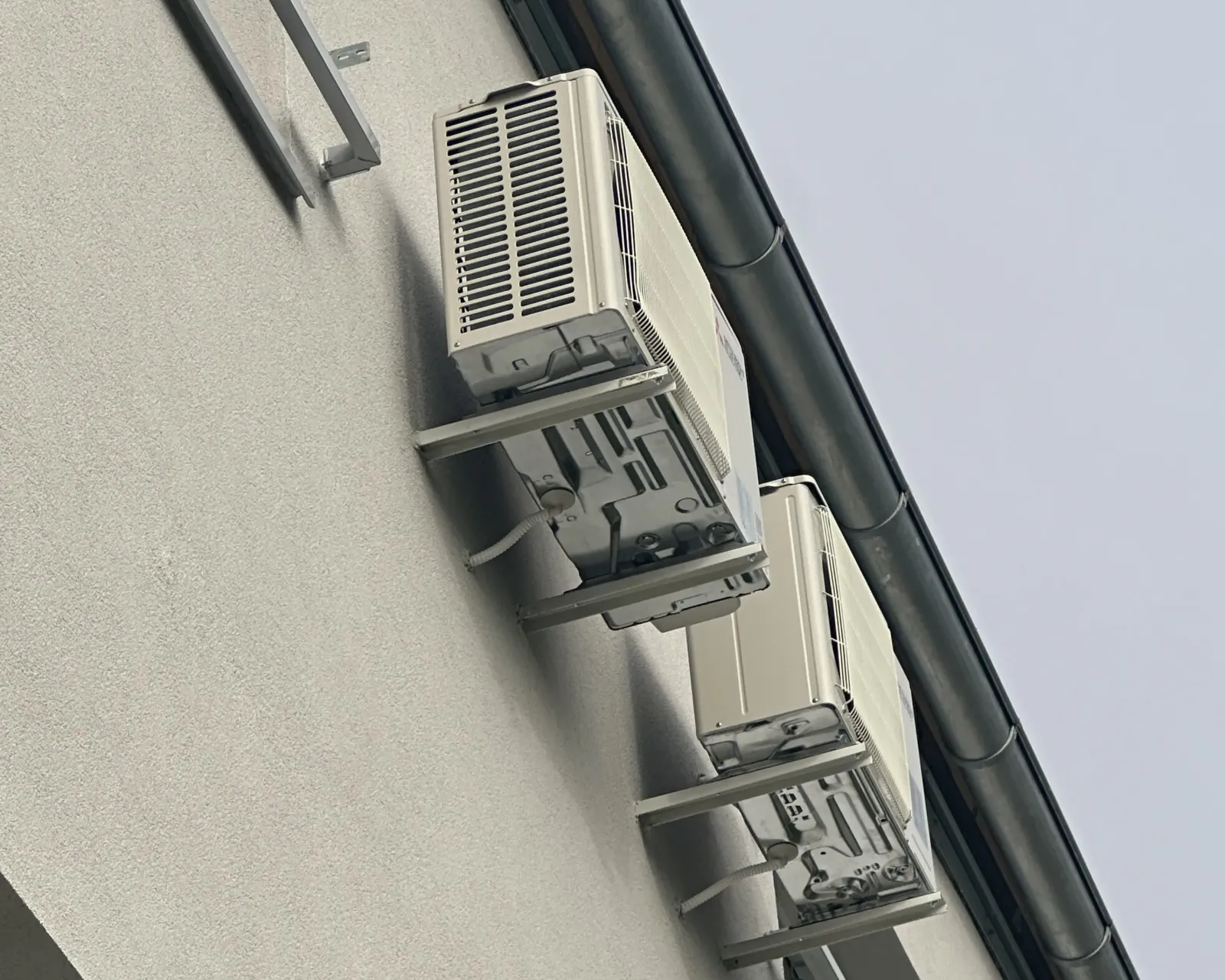 Zunanje enote klimatskih naprav in toplotnih črpalk