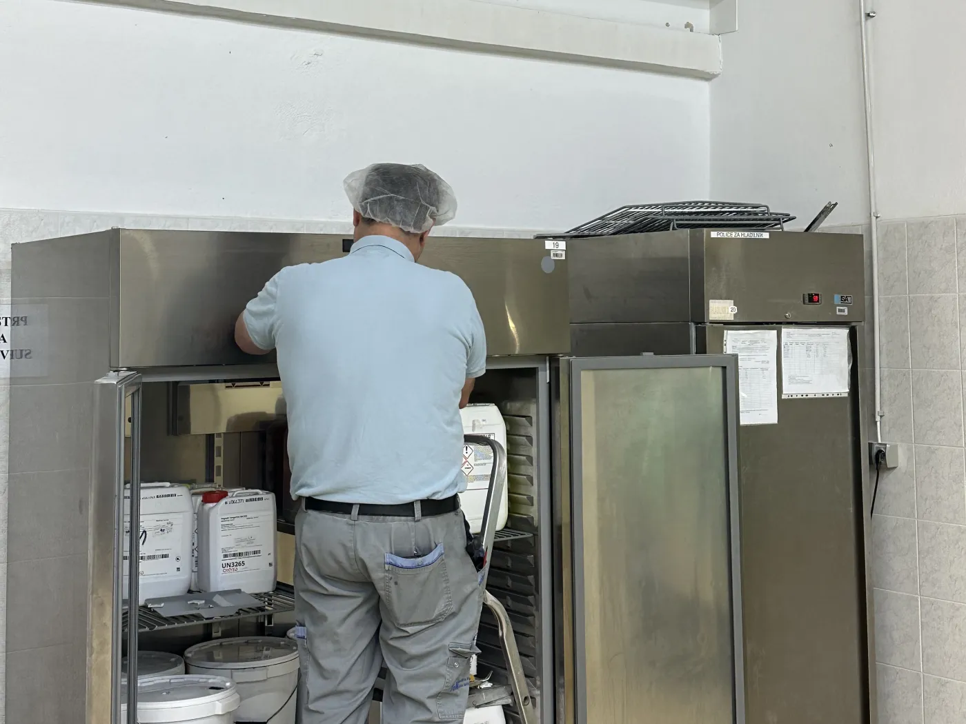 Servis hladilne omare na lokaciji — Tom Klima